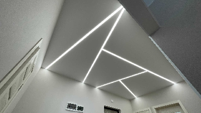 Натяжной потолок со световыми линиями Flexy